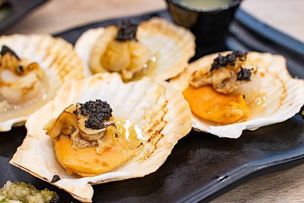 【永和美食】大船．百元海鮮燒烤-平民價格、餐廳環境，樂華夜市裡舒適又美味的海鮮料理餐廳