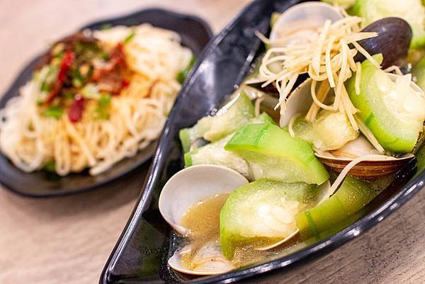 【永和美食】大船．百元海鮮燒烤-平民價格、餐廳環境，樂華夜市裡舒適又美味的海鮮料理餐廳