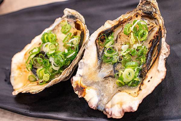 【永和美食】大船．百元海鮮燒烤-平民價格、餐廳環境，樂華夜市裡舒適又美味的海鮮料理餐廳