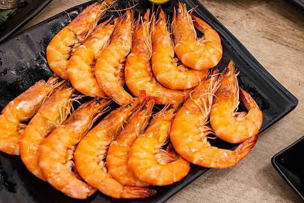【永和美食】大船．百元海鮮燒烤-平民價格、餐廳環境，樂華夜市裡舒適又美味的海鮮料理餐廳