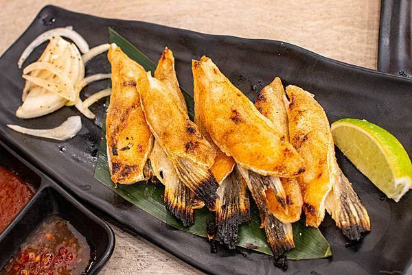 【永和美食】大船．百元海鮮燒烤-平民價格、餐廳環境，樂華夜市裡舒適又美味的海鮮料理餐廳