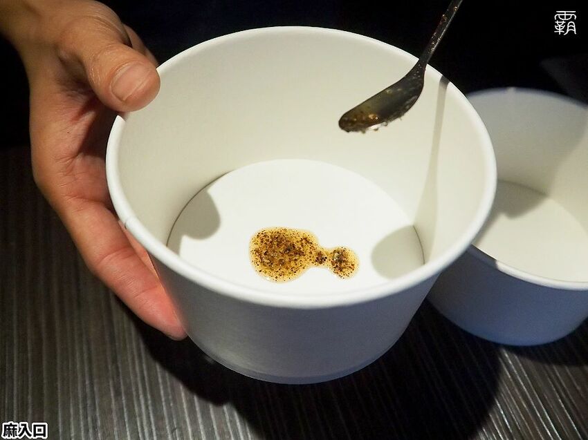 鴨血、板豆腐、臭豆腐夾滿整碗只要79元!麻入口鴨血臭豆腐,東海必吃臭豆腐,鴨血滑嫩,臭豆腐還會噴汁哩~