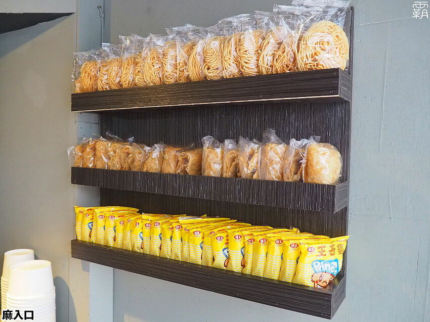 鴨血、板豆腐、臭豆腐夾滿整碗只要79元!麻入口鴨血臭豆腐,東海必吃臭豆腐,鴨血滑嫩,臭豆腐還會噴汁哩~