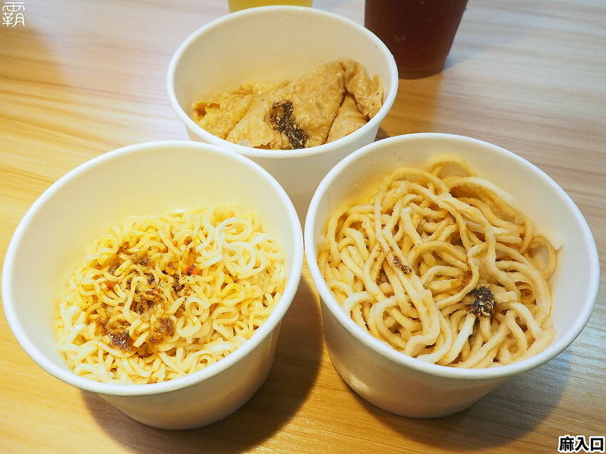 鴨血、板豆腐、臭豆腐夾滿整碗只要79元!麻入口鴨血臭豆腐,東海必吃臭豆腐,鴨血滑嫩,臭豆腐還會噴汁哩~