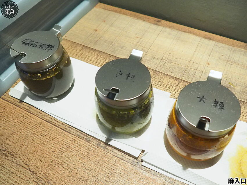 鴨血、板豆腐、臭豆腐夾滿整碗只要79元!麻入口鴨血臭豆腐,東海必吃臭豆腐,鴨血滑嫩,臭豆腐還會噴汁哩~