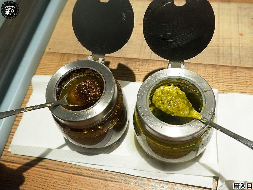 鴨血、板豆腐、臭豆腐夾滿整碗只要79元!麻入口鴨血臭豆腐,東海必吃臭豆腐,鴨血滑嫩,臭豆腐還會噴汁哩~