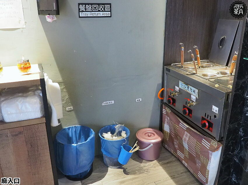 鴨血、板豆腐、臭豆腐夾滿整碗只要79元!麻入口鴨血臭豆腐,東海必吃臭豆腐,鴨血滑嫩,臭豆腐還會噴汁哩~