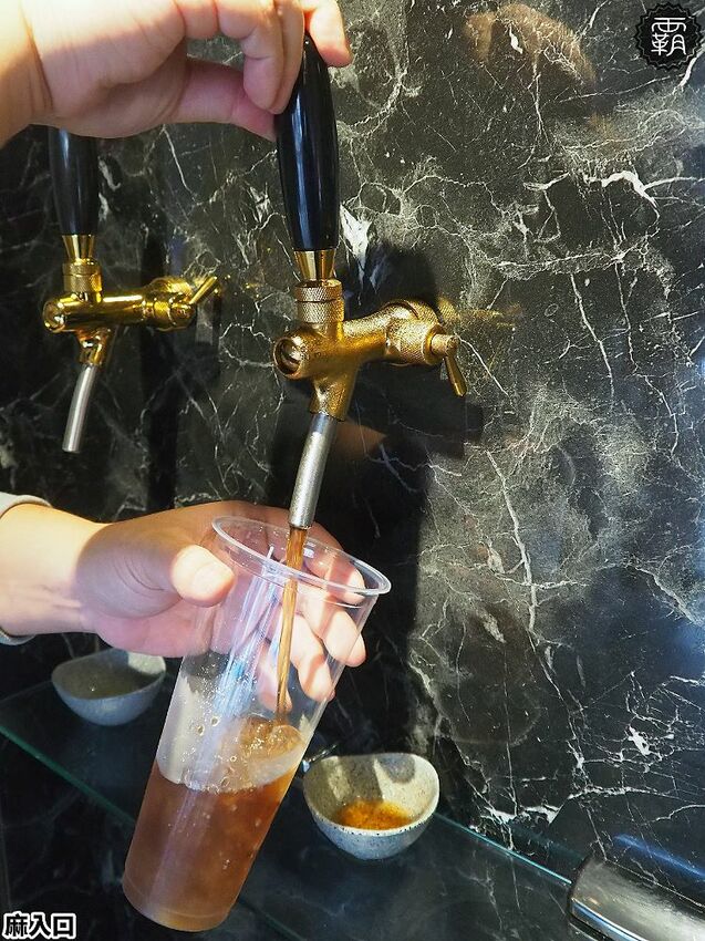 鴨血、板豆腐、臭豆腐夾滿整碗只要79元!麻入口鴨血臭豆腐,東海必吃臭豆腐,鴨血滑嫩,臭豆腐還會噴汁哩~