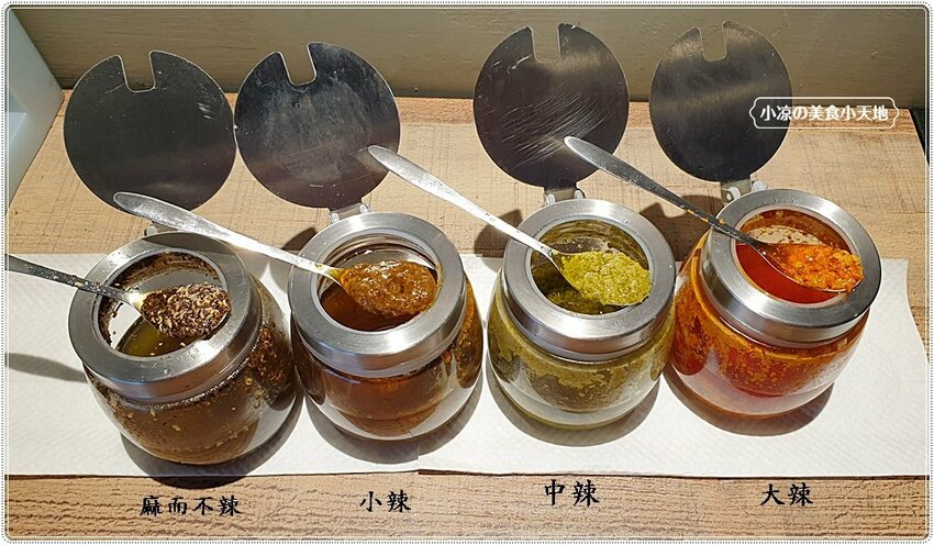 麻入口║藏匿巷弄中的銅板小吃，只要79元！！任你裝到滿、麻辣鴨血、豆腐、排骨等五種主食，絕對讓你吃到爽！