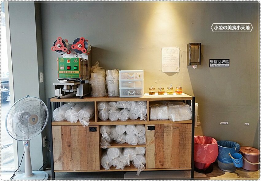 麻入口║藏匿巷弄中的銅板小吃，只要79元！！任你裝到滿、麻辣鴨血、豆腐、排骨等五種主食，絕對讓你吃到爽！