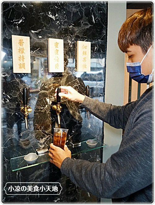 麻入口║藏匿巷弄中的銅板小吃，只要79元！！任你裝到滿、麻辣鴨血、豆腐、排骨等五種主食，絕對讓你吃到爽！