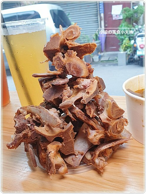 麻入口║藏匿巷弄中的銅板小吃，只要79元！！任你裝到滿、麻辣鴨血、豆腐、排骨等五種主食，絕對讓你吃到爽！