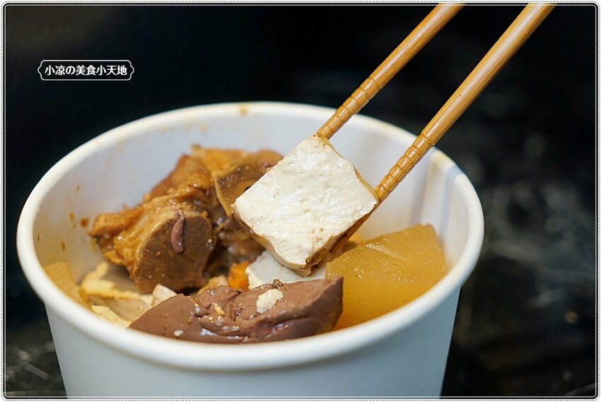 麻入口║藏匿巷弄中的銅板小吃，只要79元！！任你裝到滿、麻辣鴨血、豆腐、排骨等五種主食，絕對讓你吃到爽！