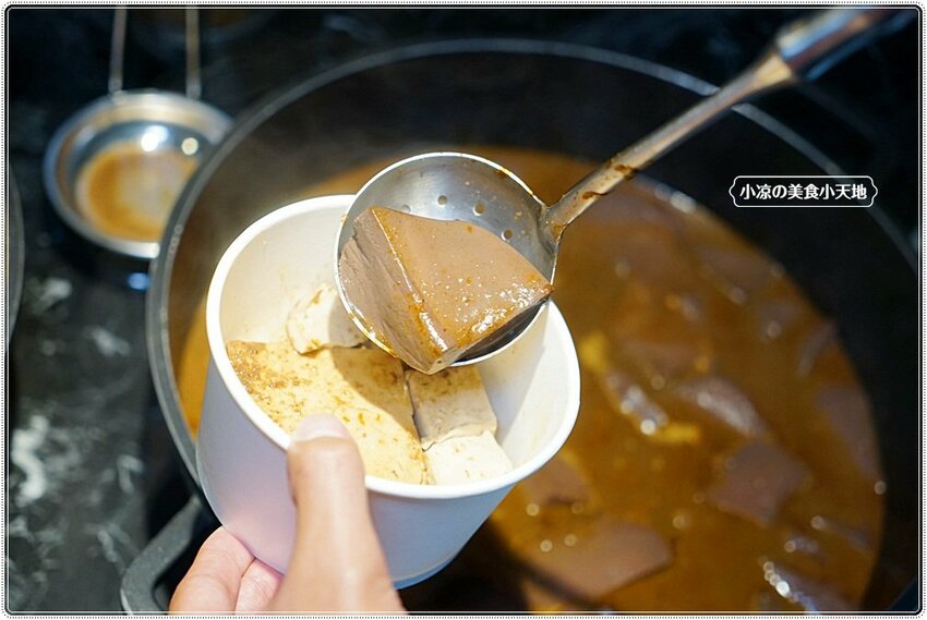 麻入口║藏匿巷弄中的銅板小吃，只要79元！！任你裝到滿、麻辣鴨血、豆腐、排骨等五種主食，絕對讓你吃到爽！