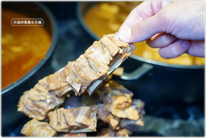 麻入口║藏匿巷弄中的銅板小吃，只要79元！！任你裝到滿、麻辣鴨血、豆腐、排骨等五種主食，絕對讓你吃到爽！