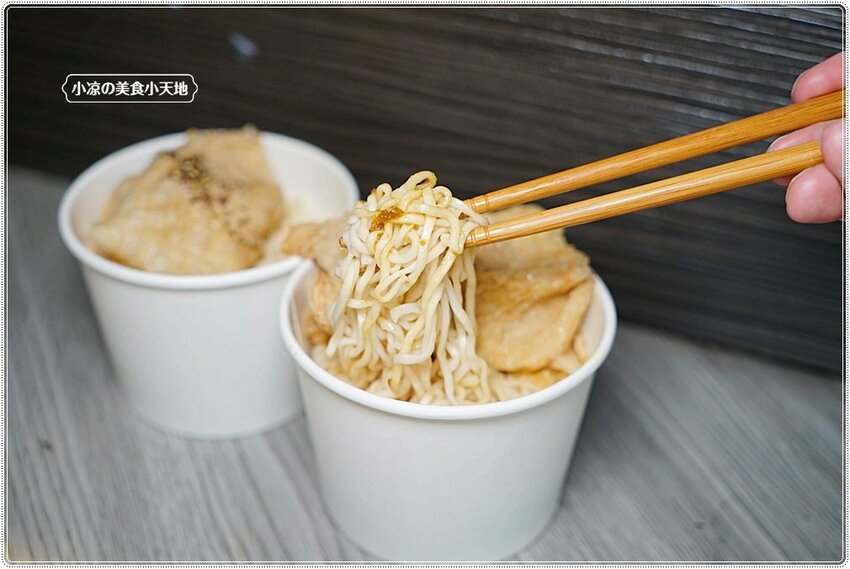 麻入口║藏匿巷弄中的銅板小吃，只要79元！！任你裝到滿、麻辣鴨血、豆腐、排骨等五種主食，絕對讓你吃到爽！