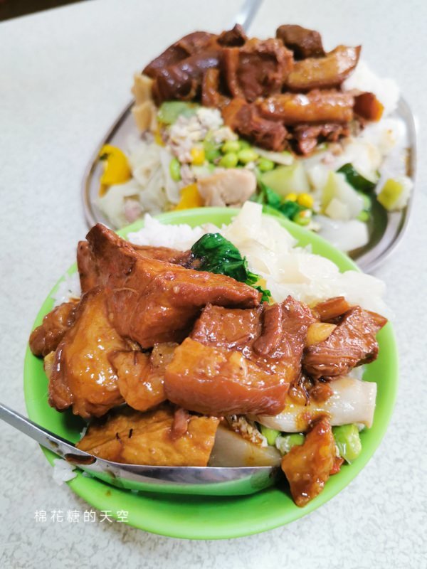 台中霧峰爌肉飯超大份嚇傻我了!女孩兒千萬別點大份…… 台中霧峰爌肉飯超大份嚇傻我了!女孩兒千萬別點大份……