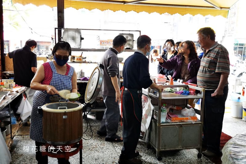 台中霧峰爌肉飯超大份嚇傻我了!女孩兒千萬別點大份…… 台中霧峰爌肉飯超大份嚇傻我了!女孩兒千萬別點大份……