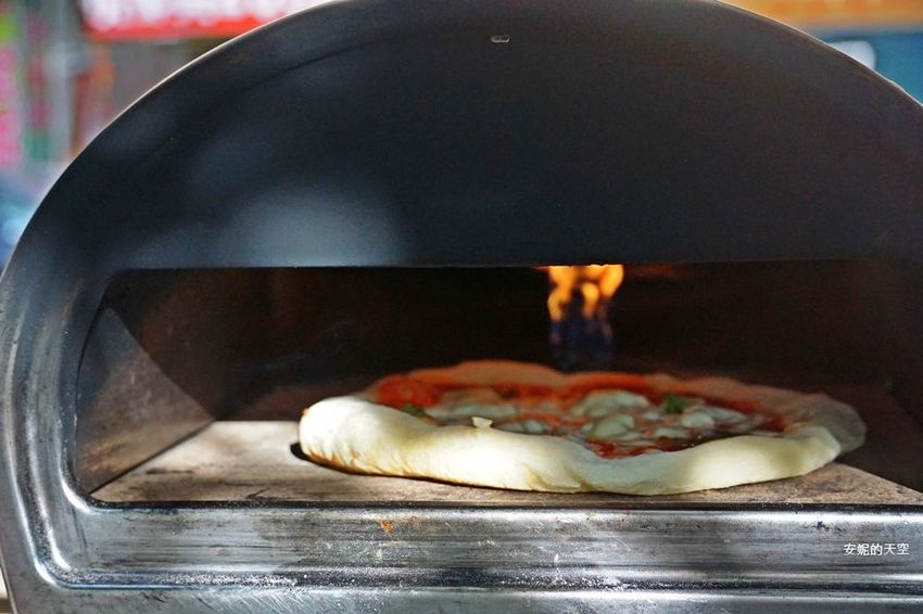 [ 新莊 明天沒PIZZA]最強路邊三輪車小攤 手工PIZZA現烤出爐 - 安妮的天空