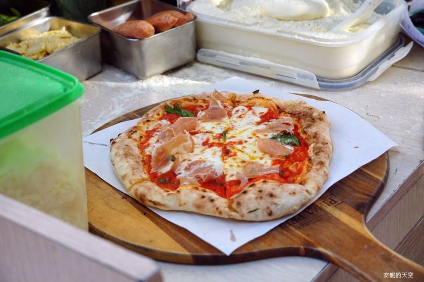 [ 新莊 明天沒PIZZA]最強路邊三輪車小攤 手工PIZZA現烤出爐 - 安妮的天空