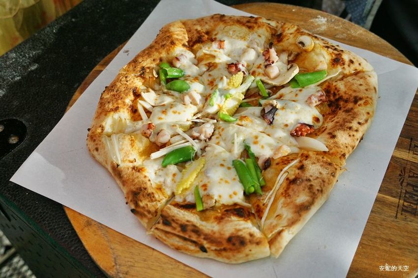 [ 新莊 明天沒PIZZA]最強路邊三輪車小攤 手工PIZZA現烤出爐 - 安妮的天空