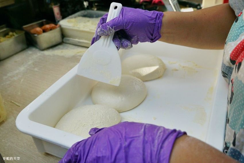 [ 新莊 明天沒PIZZA]最強路邊三輪車小攤 手工PIZZA現烤出爐 - 安妮的天空