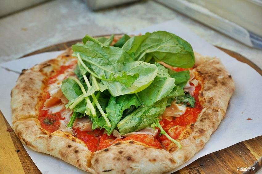 [ 新莊 明天沒PIZZA]最強路邊三輪車小攤 手工PIZZA現烤出爐 - 安妮的天空