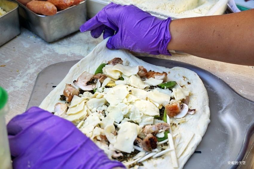 [ 新莊 明天沒PIZZA]最強路邊三輪車小攤 手工PIZZA現烤出爐 - 安妮的天空
