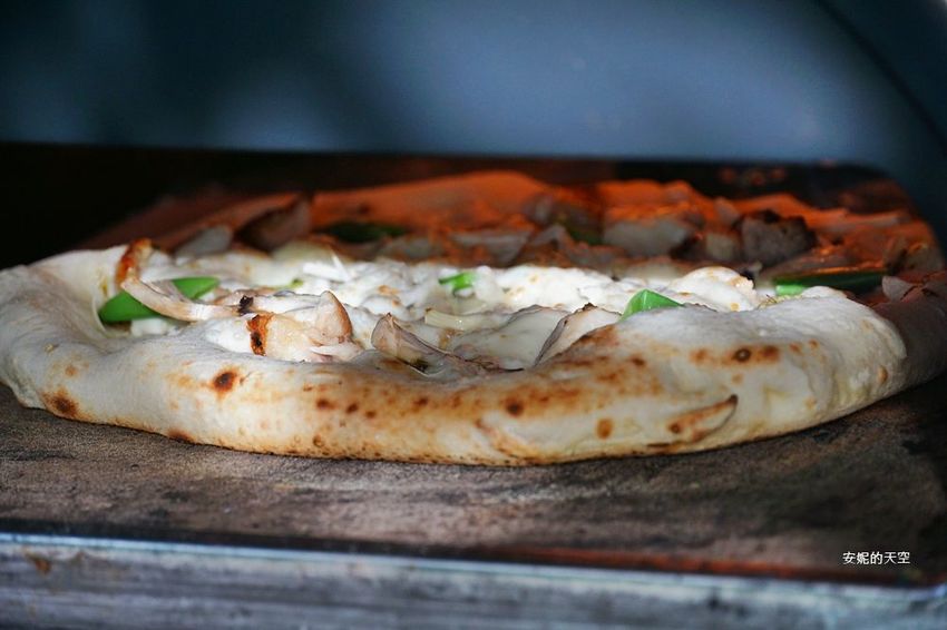 [ 新莊 明天沒PIZZA]最強路邊三輪車小攤 手工PIZZA現烤出爐 - 安妮的天空