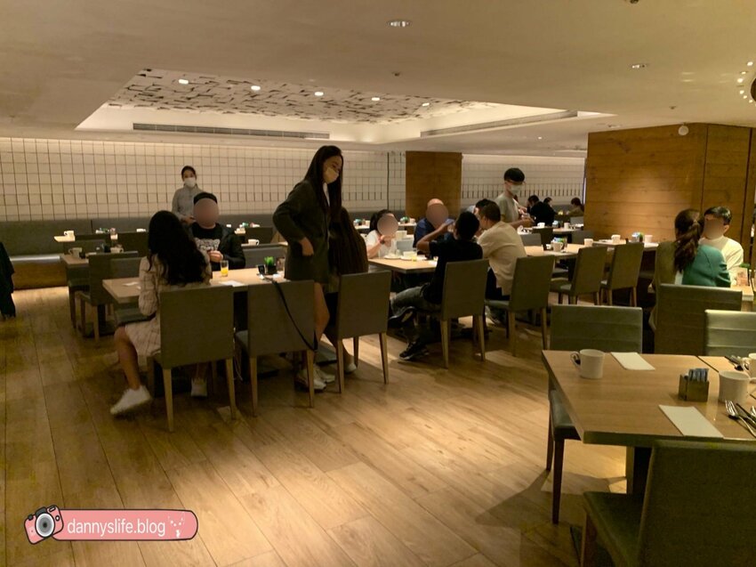 菜色多樣，種類超豐富的自助吃到飽，不怕你吃只怕你吃不下！丹尼的吃喝玩樂～