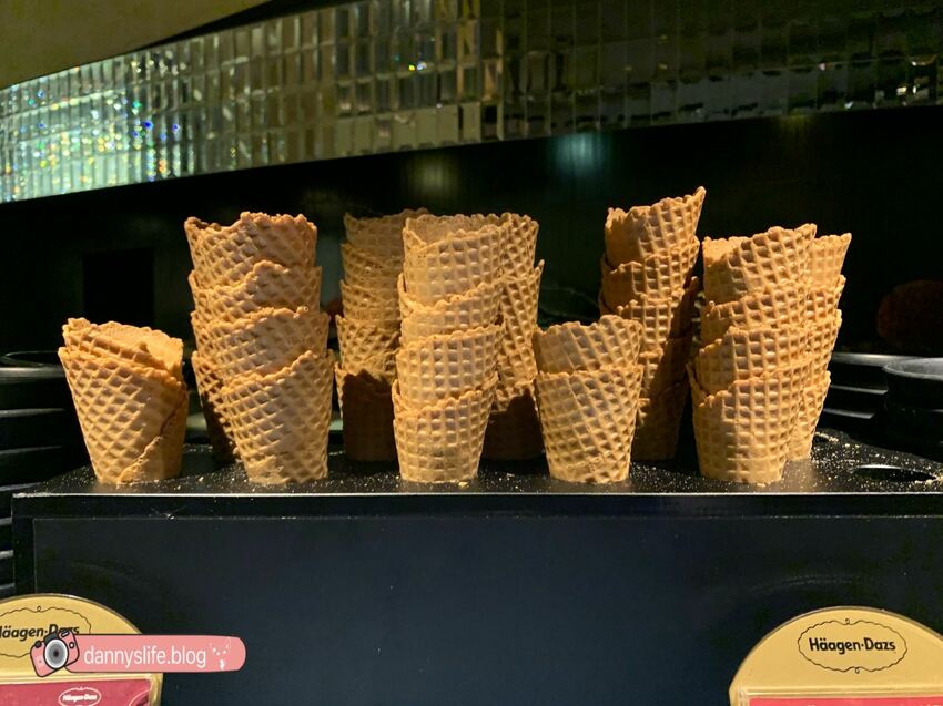 菜色多樣，種類超豐富的自助吃到飽，不怕你吃只怕你吃不下！丹尼的吃喝玩樂～