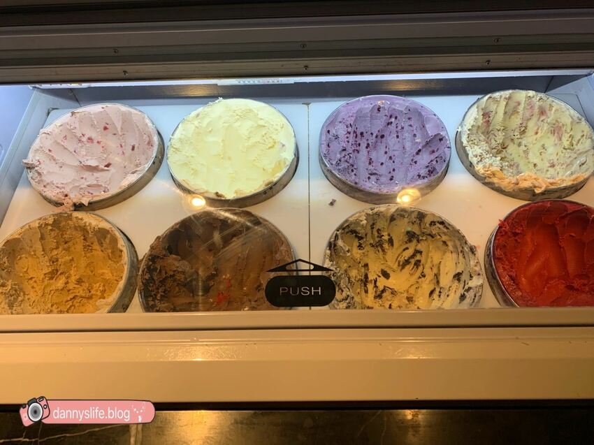 菜色多樣，種類超豐富的自助吃到飽，不怕你吃只怕你吃不下！丹尼的吃喝玩樂～