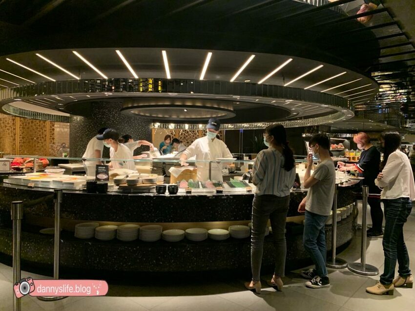 菜色多樣，種類超豐富的自助吃到飽，不怕你吃只怕你吃不下！丹尼的吃喝玩樂～