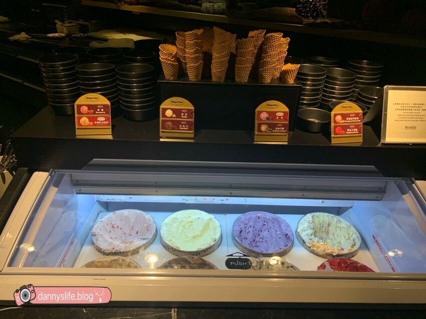 菜色多樣，種類超豐富的自助吃到飽，不怕你吃只怕你吃不下！丹尼的吃喝玩樂～