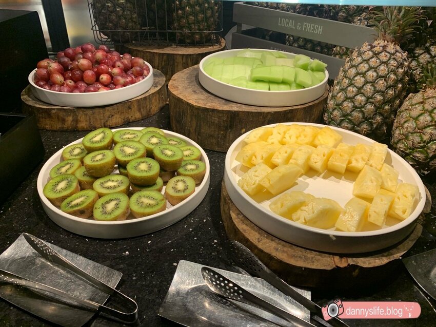 菜色多樣，種類超豐富的自助吃到飽，不怕你吃只怕你吃不下！丹尼的吃喝玩樂～