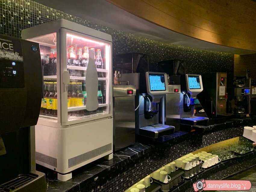 菜色多樣，種類超豐富的自助吃到飽，不怕你吃只怕你吃不下！丹尼的吃喝玩樂～