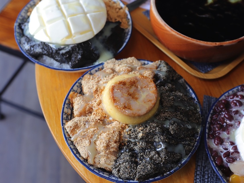 豆腐洋行:隱身台南巷弄內的古早味甜品店,大推雙色麻吉冰~好拍又好吃/冬季限定-草莓冰塔上市,滿滿大顆草莓搭配杏仁豆腐.超滿足! - 進食的巨鼠