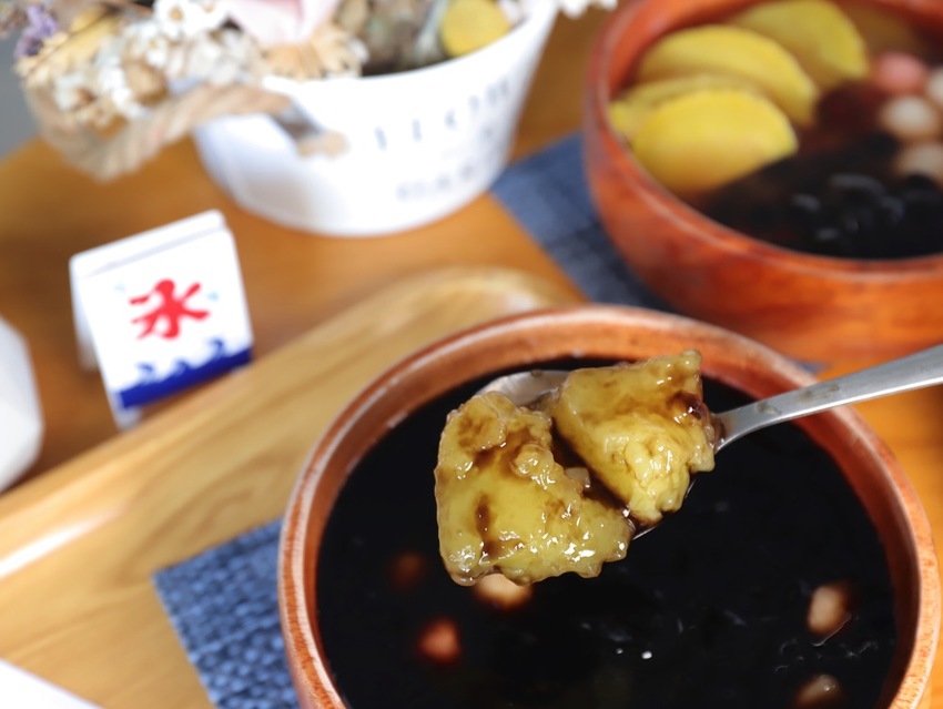 豆腐洋行:隱身台南巷弄內的古早味甜品店,大推雙色麻吉冰~好拍又好吃/冬季限定-草莓冰塔上市,滿滿大顆草莓搭配杏仁豆腐.超滿足! - 進食的巨鼠