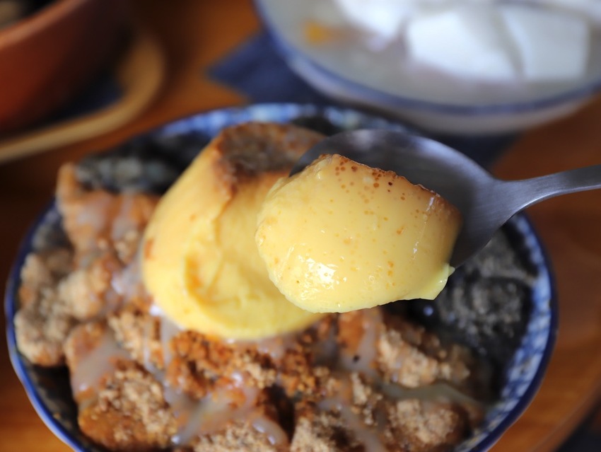 豆腐洋行:隱身台南巷弄內的古早味甜品店,大推雙色麻吉冰~好拍又好吃/冬季限定-草莓冰塔上市,滿滿大顆草莓搭配杏仁豆腐.超滿足! - 進食的巨鼠