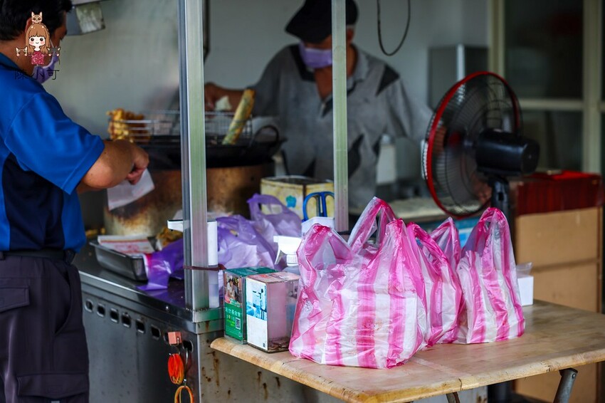 【宜蘭美食】春捲伯-頭城店，菜單就賣炸蝦餅和春捲推薦！