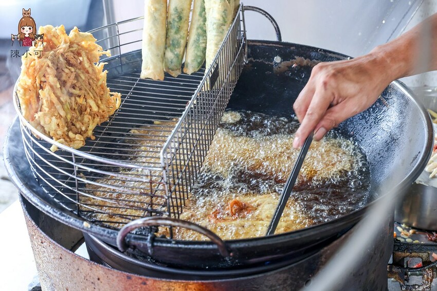 【宜蘭美食】春捲伯-頭城店，菜單就賣炸蝦餅和春捲推薦！