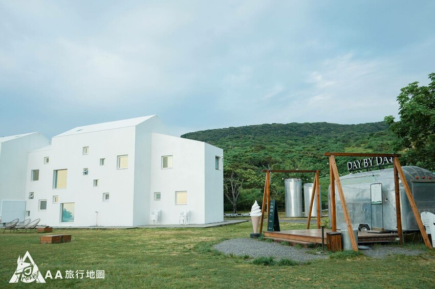 從員工停車場入口拍的