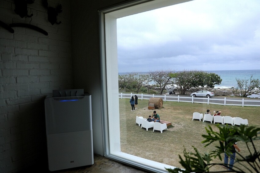 南國草原上的純白忘憂建築 無敵海景&仙境美景 屏東墾丁滿洲超夯人氣民宿｜日日旅海 Ocean Day by Day Hotel