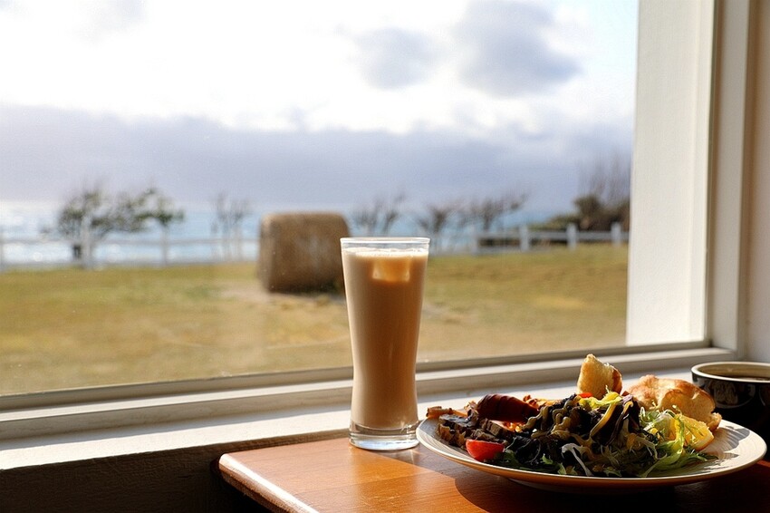 南國草原上的純白忘憂建築 無敵海景&仙境美景 屏東墾丁滿洲超夯人氣民宿｜日日旅海 Ocean Day by Day Hotel