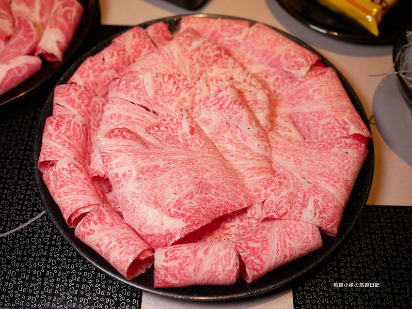 【桃園美食】 搭膳DaShan個人鍋物，中壢經國路夜店風餐廳，約會聚餐好選擇！日本鹿兒島A5和牛超好吃。 @熊寶小榆の旅遊日記