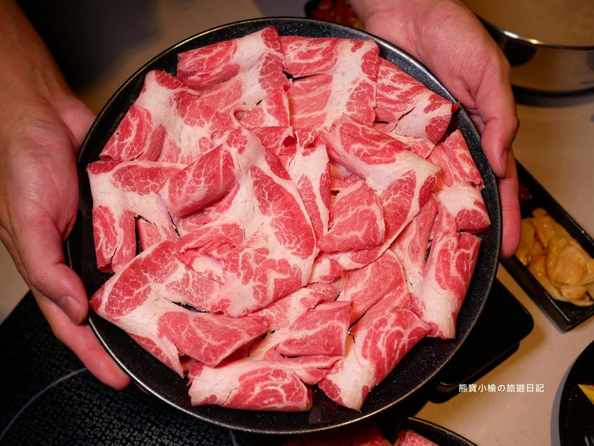 【桃園美食】 搭膳DaShan個人鍋物，中壢經國路夜店風餐廳，約會聚餐好選擇！日本鹿兒島A5和牛超好吃。 @熊寶小榆の旅遊日記