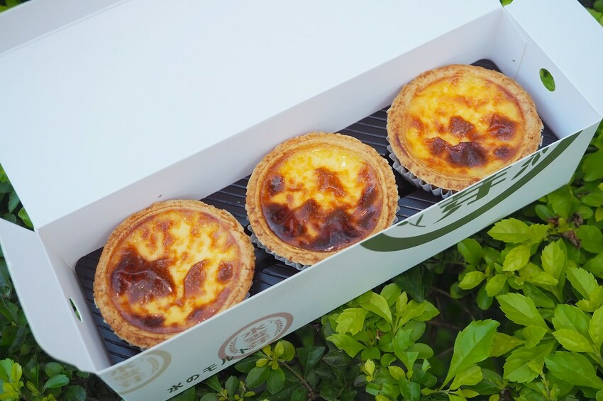 日賣八百顆超狂古早味手撕蛋糕,一顆只要$90多種口味隨你挑.還有年節送禮必買,搶翻天的好吃鳳凰酥.蛋黃酥