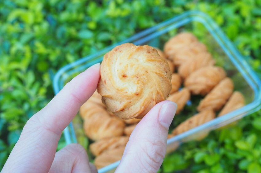 日賣八百顆超狂古早味手撕蛋糕,一顆只要$90多種口味隨你挑.還有年節送禮必買,搶翻天的好吃鳳凰酥.蛋黃酥