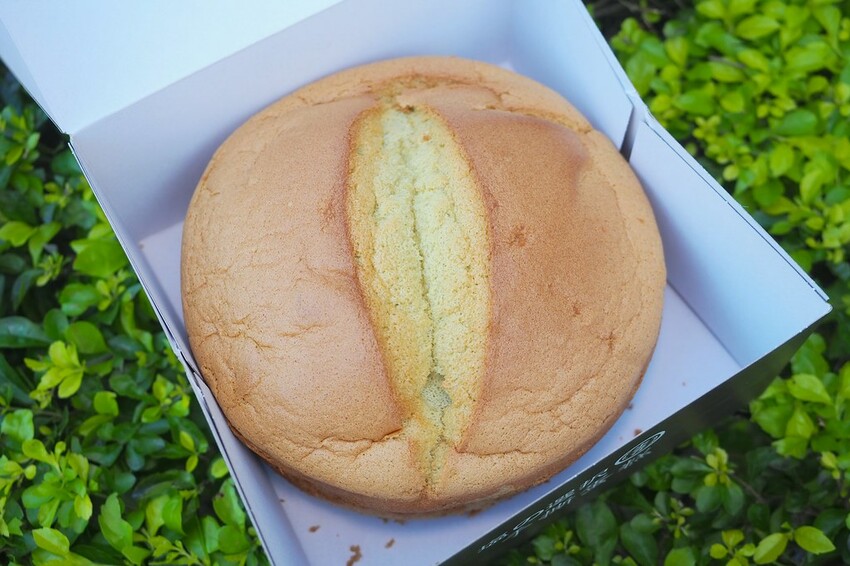 日賣八百顆超狂古早味手撕蛋糕,一顆只要$90多種口味隨你挑.還有年節送禮必買,搶翻天的好吃鳳凰酥.蛋黃酥