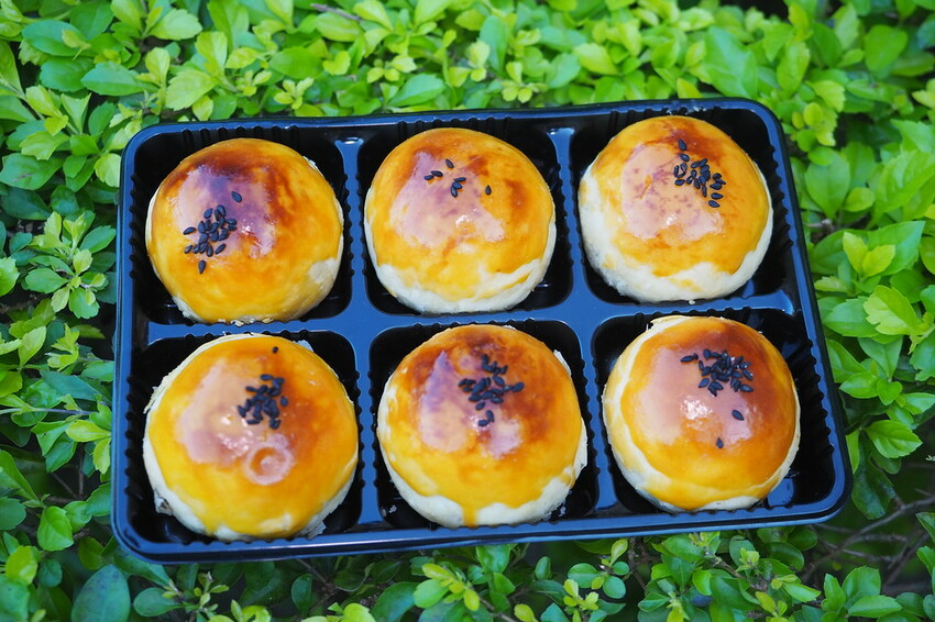 日賣八百顆超狂古早味手撕蛋糕,一顆只要$90多種口味隨你挑.還有年節送禮必買,搶翻天的好吃鳳凰酥.蛋黃酥